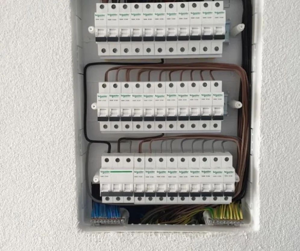 Razvodna tabla sa automatskim osiguračima — rad NT-ELEKTRO TIM-a